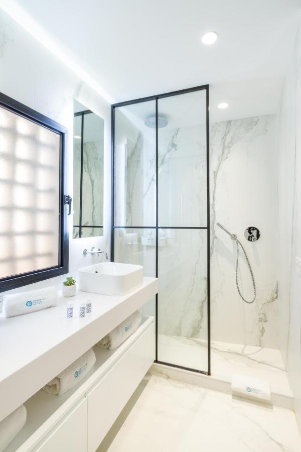 Marbella Banus Suites - Lily Playas Del Duque Banus Beach Apartment Exterior photo
