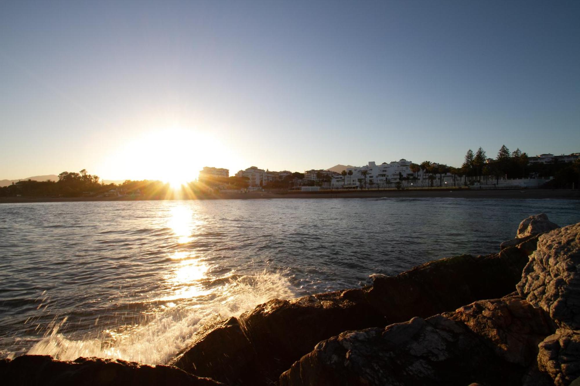 Marbella Banus Suites - Lily Playas Del Duque Banus Beach Apartment Exterior photo