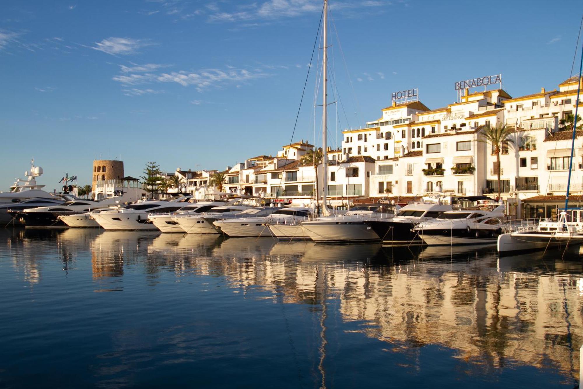 Marbella Banus Suites - Lily Playas Del Duque Banus Beach Apartment Exterior photo