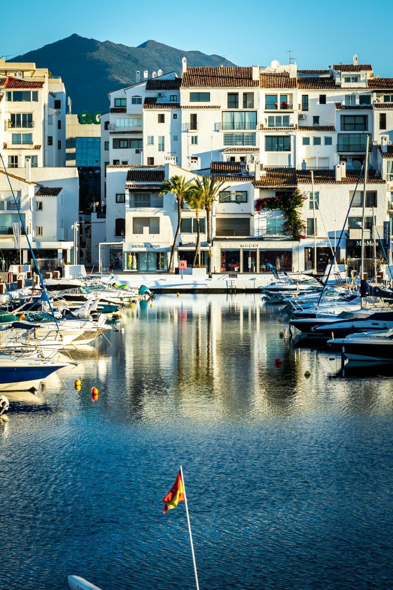 Marbella Banus Suites - Lily Playas Del Duque Banus Beach Apartment Exterior photo