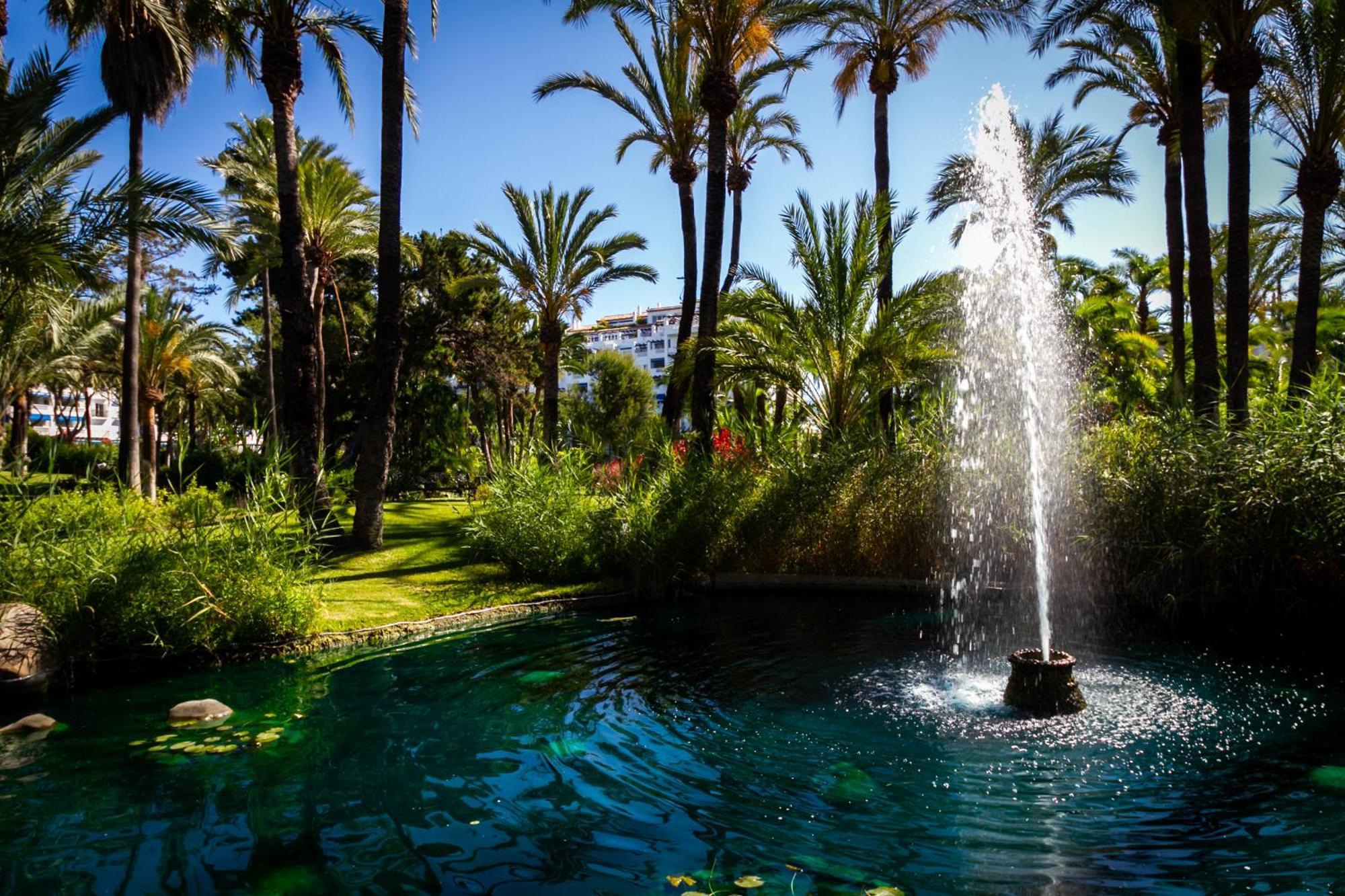 Marbella Banus Suites - Lily Playas Del Duque Banus Beach Apartment Exterior photo