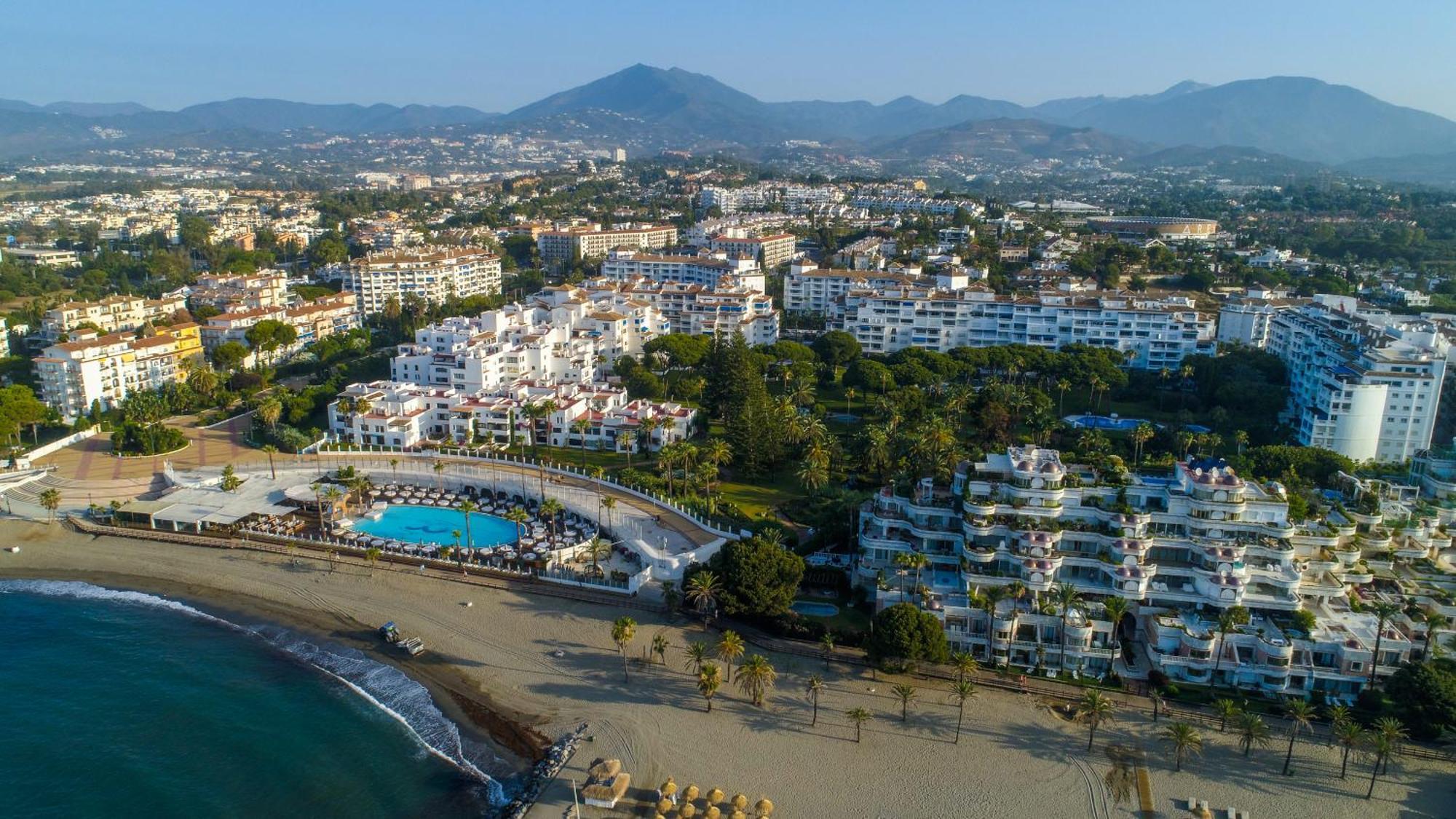 Marbella Banus Suites - Lily Playas Del Duque Banus Beach Apartment Exterior photo